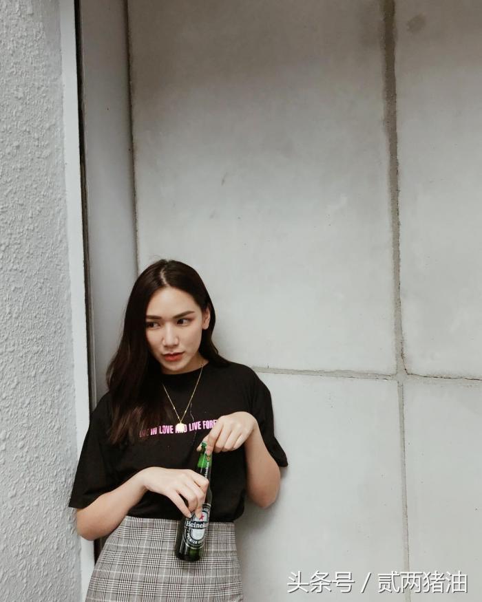 别再一成不变的穿你的Tee了,来些不一样的吧~