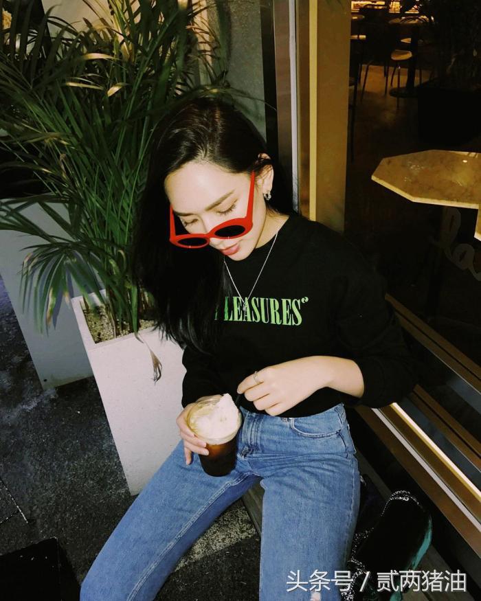 别再一成不变的穿你的Tee了,来些不一样的吧~