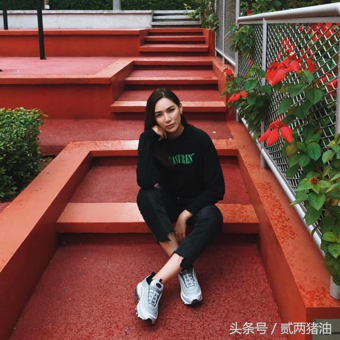 别再一成不变的穿你的Tee了,来些不一样的吧~