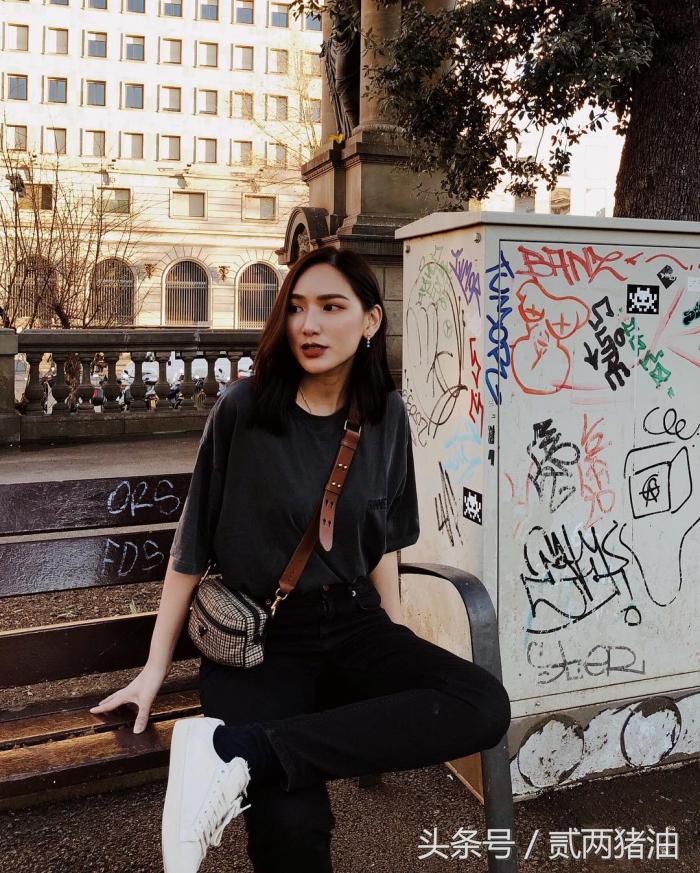 别再一成不变的穿你的Tee了,来些不一样的吧~