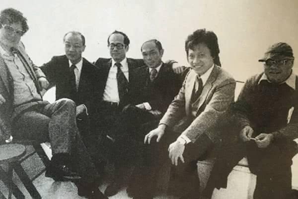 站着的霍金,站着的霍金的照片