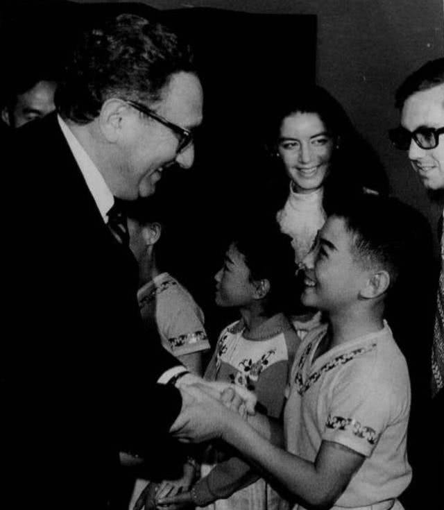 站着的霍金,站着的霍金的照片