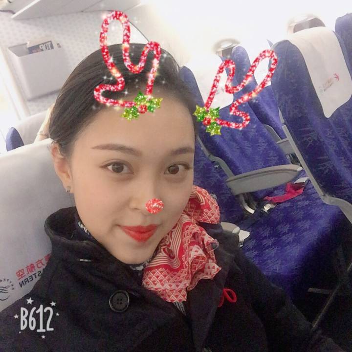 东航空姐惊艳的照片,东航空姐美丽大方