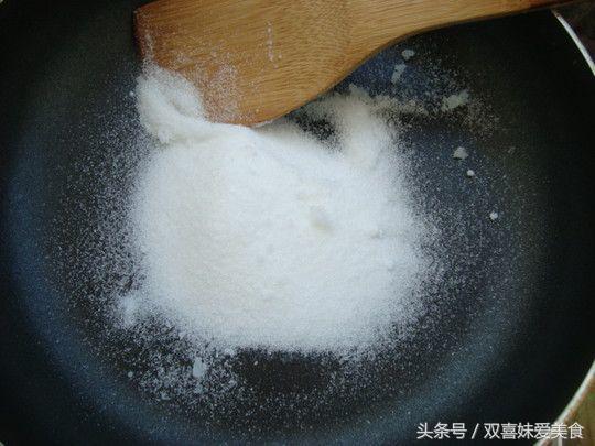 炒糖色加热水的正确方法,炒糖色粘锅是糖放多了还是放少