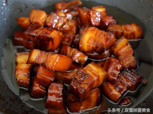 炒糖色加热水的正确方法,炒糖色粘锅是糖放多了还是放少