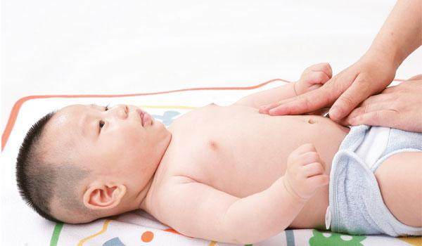 4天不拉臭,宝宝爱攒肚怎么办?妈妈试试这几招