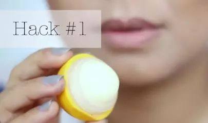 女生涂口红和不涂的区别,女生涂口红和男生涂口红