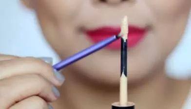 女生涂口红和不涂的区别,女生涂口红和男生涂口红