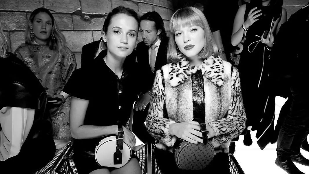 奢侈品牌包包街拍照片大全,包包推荐小众高级感街拍