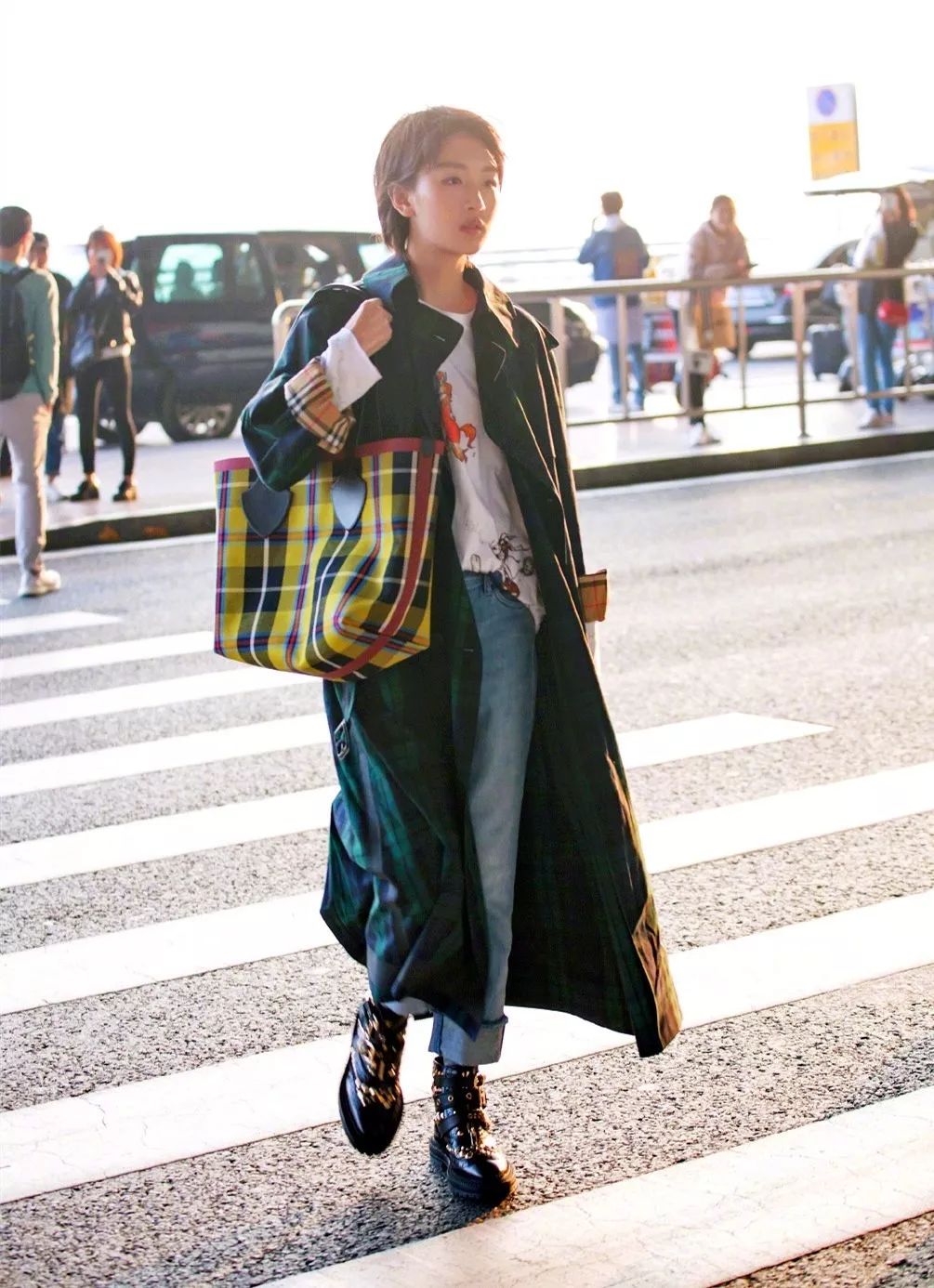 奢侈品牌包包街拍照片大全,包包推荐小众高级感街拍