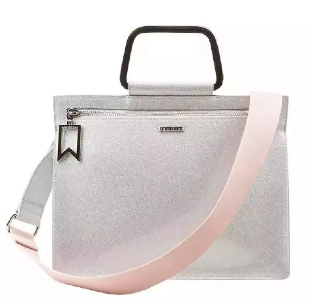 奢侈品牌包包街拍照片大全,包包推荐小众高级感街拍