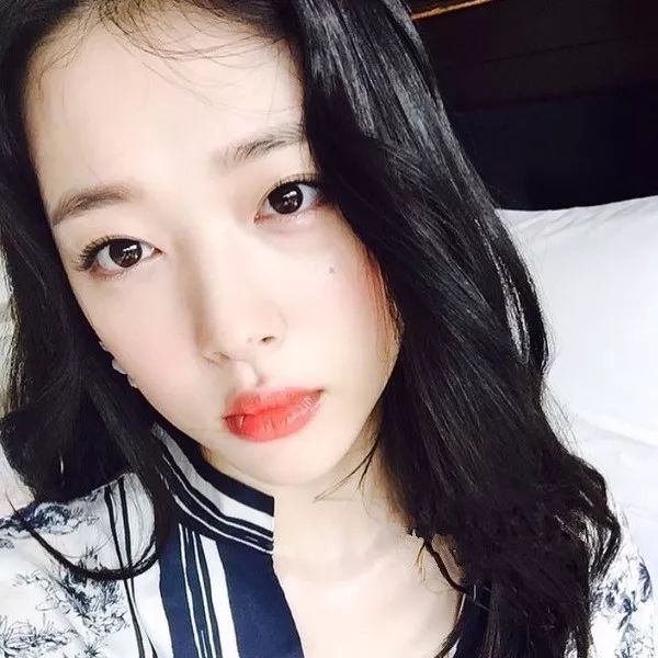 韩国林允妆容教学,裴秀智眼妆画法