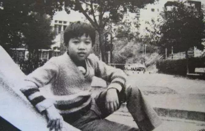 黄家驹不羁的风,放荡不羁爱自由是黄家驹的哪首歌