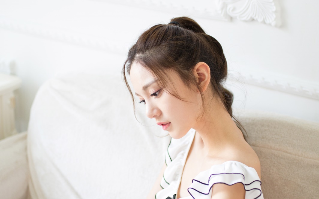 拍照姿势大全站姿侧颜街拍,侧颜拍照技巧影子