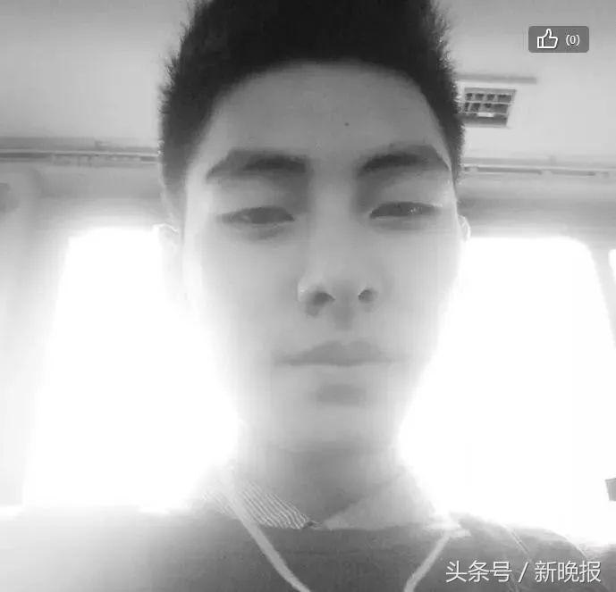 机场小哥哥被拍,机场小哥被拍得太帅