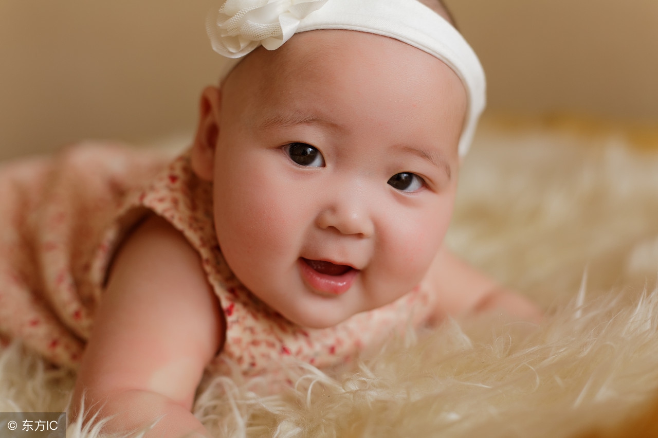 一个月宝宝便便有绿色的怎么回事,宝宝便便颜色正常但是蛋花状