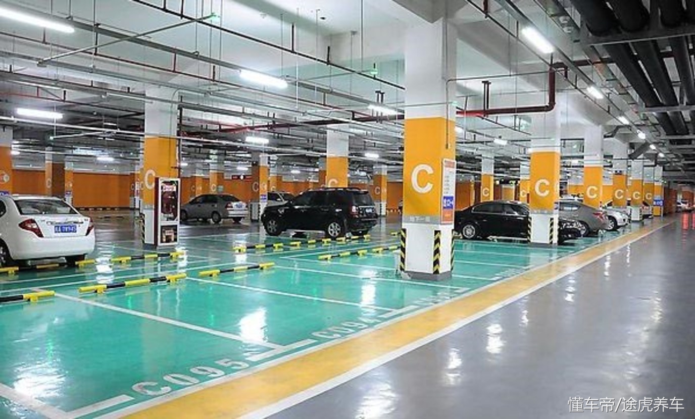 车子在医院停车场被刮花谁负责,车子在停车场被刮了怎么走保险