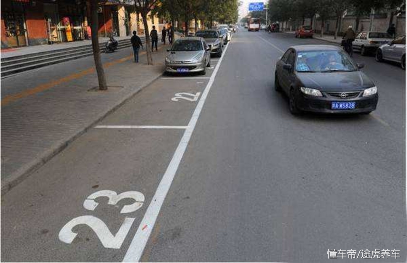 车子在医院停车场被刮花谁负责,车子在停车场被刮了怎么走保险