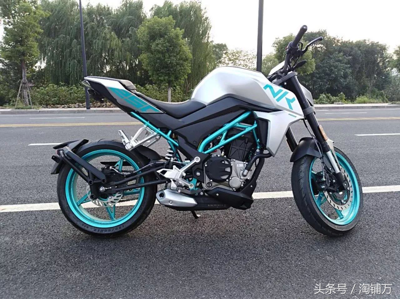 春风250nk和豪爵dl250对比,新感觉250对比春风250