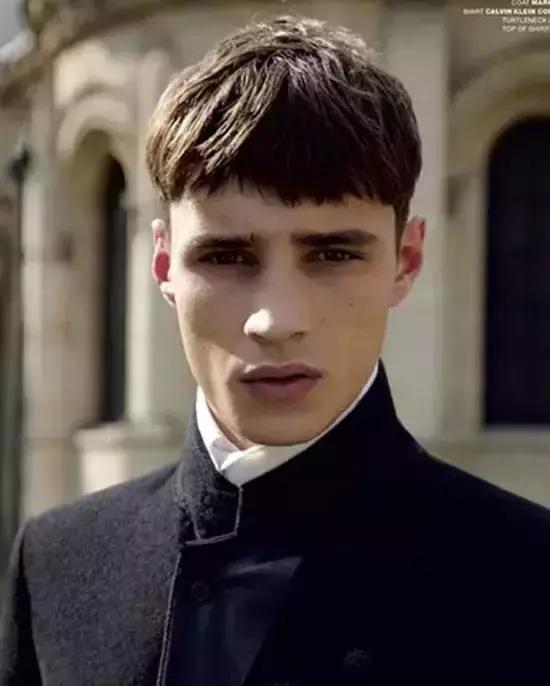 男士发际线高细软稀少适合发型,男士头发少细软适合烫什么发型