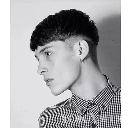 男士发际线高细软稀少适合发型,男士头发少细软适合烫什么发型