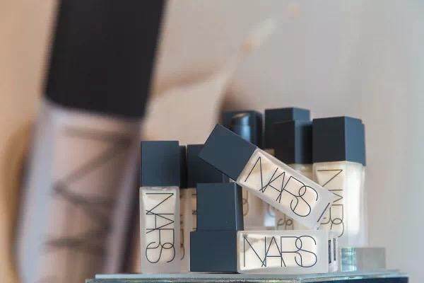 超强遮瑕粉底液遮红血丝,遮瑕强粉底液推荐大瓶装