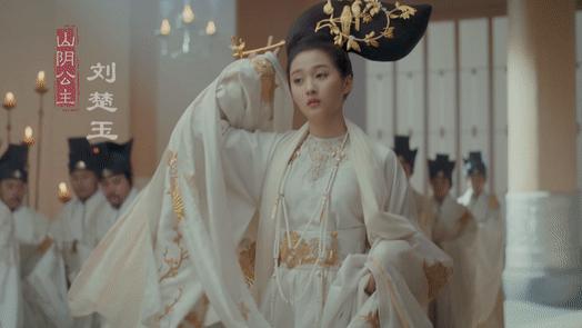 姑娘被嫌脚大,女生脚大被嘲笑怎么办