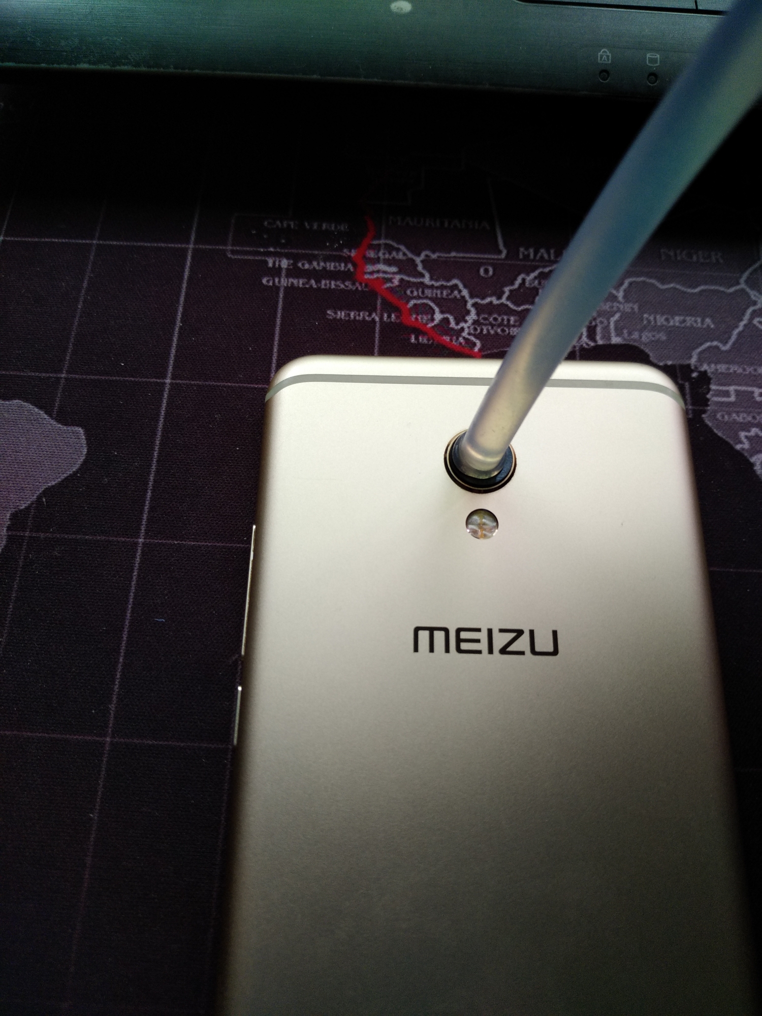 手机摄像头镜片碎了如何修复,手机摄像头玻璃镜片刮花了怎么办