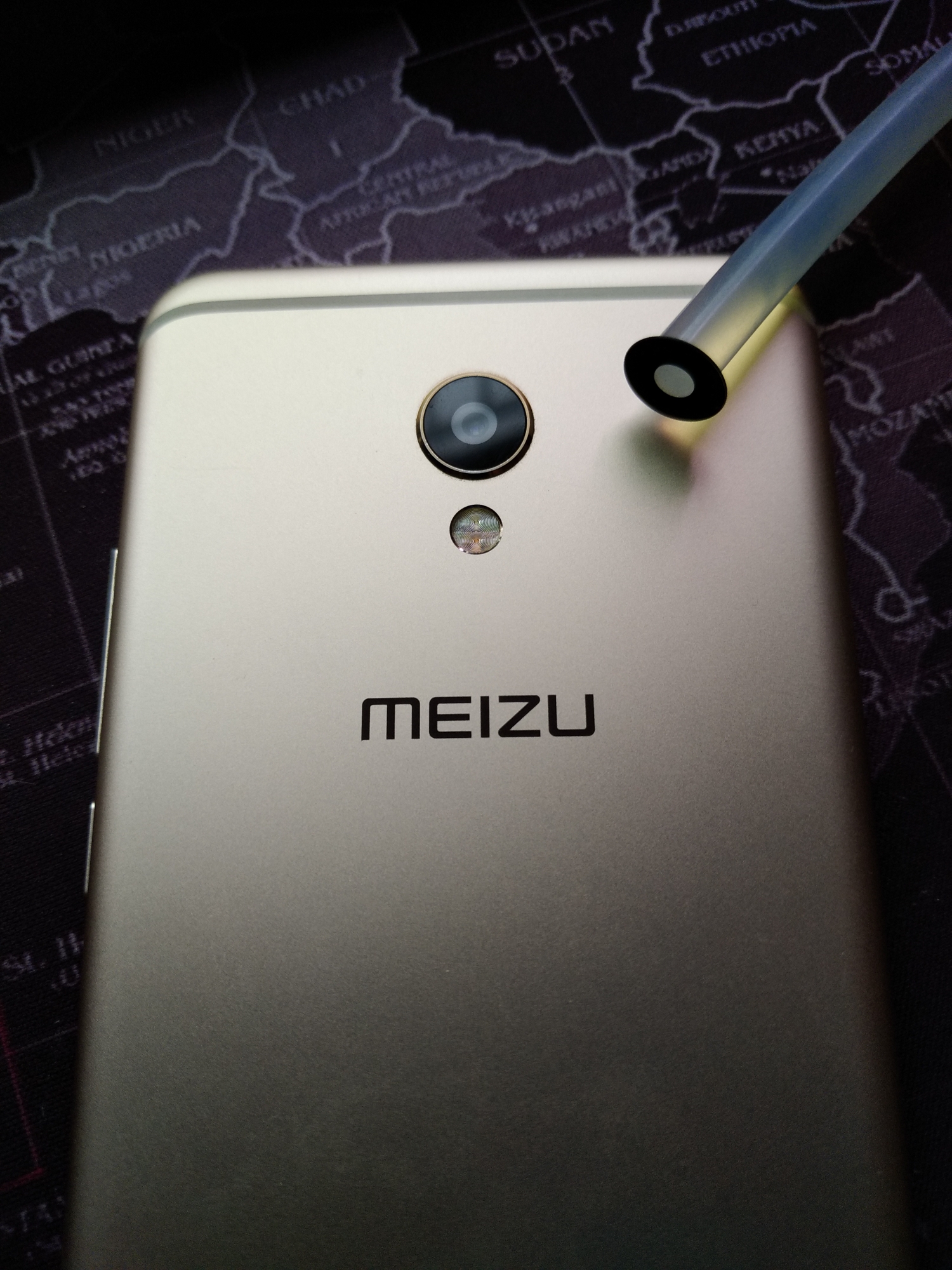 手机摄像头镜片碎了如何修复,手机摄像头玻璃镜片刮花了怎么办