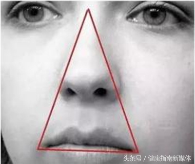 15岁男孩挤青春痘感染,挤痘感染致死案例