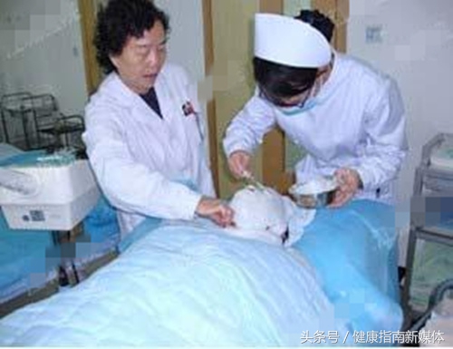 15岁男孩挤青春痘感染,挤痘感染致死案例