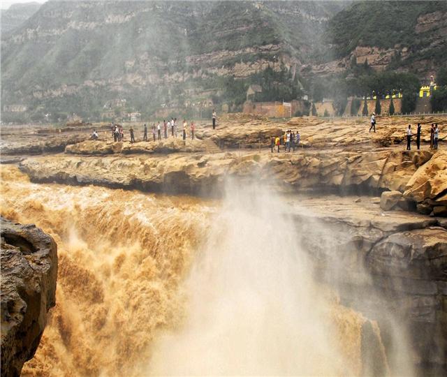 气吞山河壶口瀑布冰河解冻,壶口瀑布感受母亲河的气吞山河