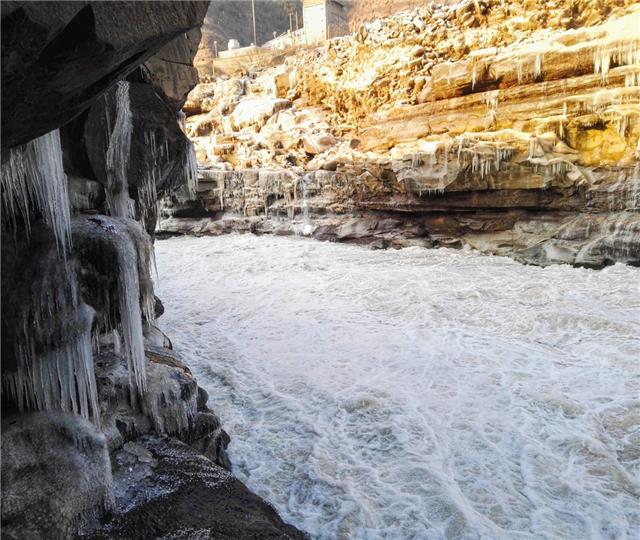 气吞山河壶口瀑布冰河解冻,壶口瀑布感受母亲河的气吞山河