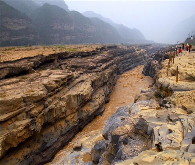 气吞山河壶口瀑布冰河解冻,壶口瀑布感受母亲河的气吞山河