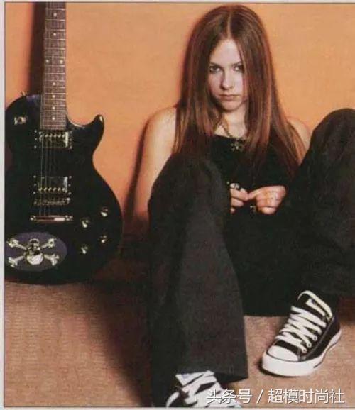 刘雯穿的最时尚的鞋,刘雯穿的小黑鞋