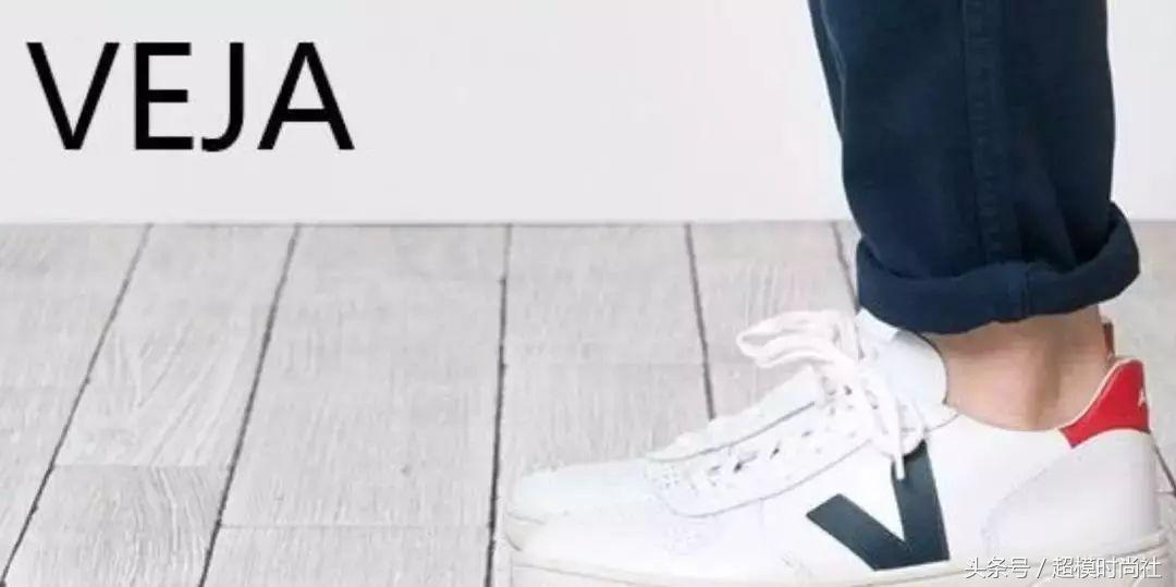 刘雯穿的最时尚的鞋,刘雯穿的小黑鞋