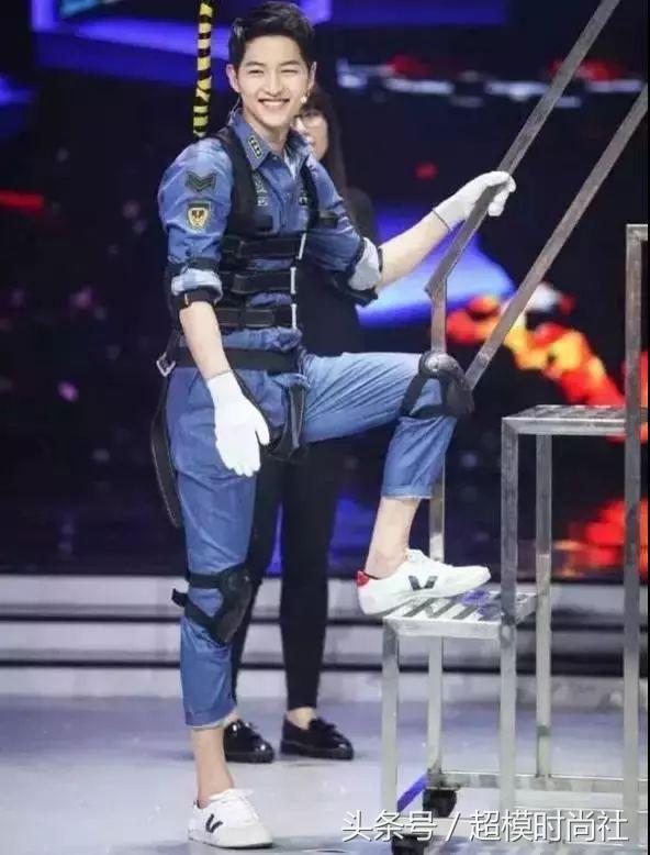 刘雯穿的最时尚的鞋,刘雯穿的小黑鞋