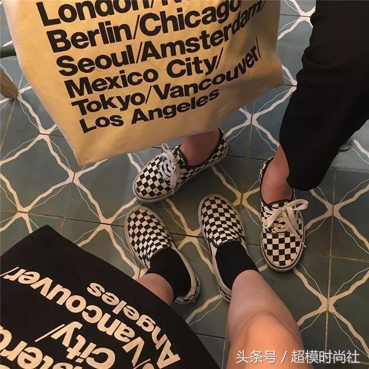 刘雯穿的最时尚的鞋,刘雯穿的小黑鞋