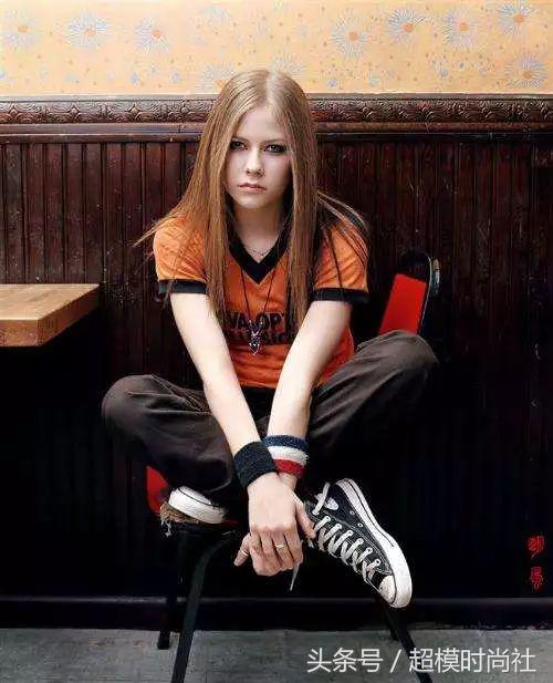 刘雯穿的最时尚的鞋,刘雯穿的小黑鞋