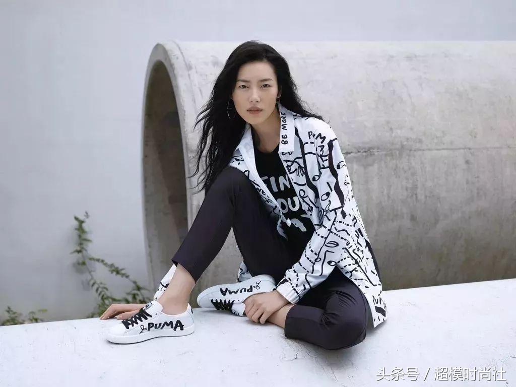 刘雯穿的最时尚的鞋,刘雯穿的小黑鞋