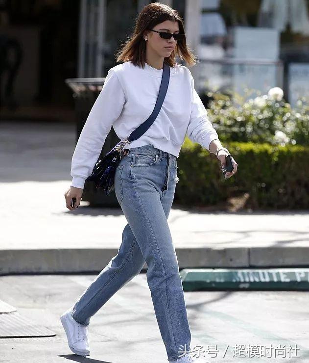 刘雯穿的最时尚的鞋,刘雯穿的小黑鞋