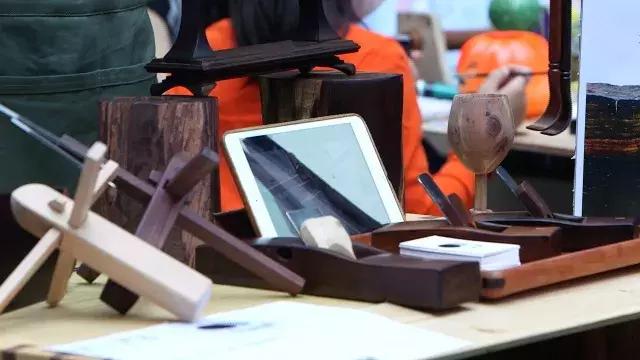 香港匠人：他们在考验这个时代，也在被这个时*考代**验