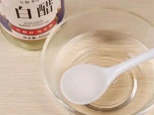 白衣服发黄用什么洗会干净,衣服放久了局部发黄怎么清洗干净