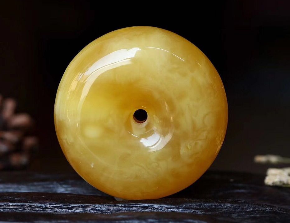 蜜蜡怎么挑选才好看,挑蜜蜡的正确方法