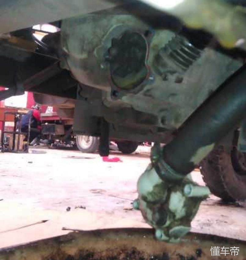 水冷摩托高温骑着突然断油,水冷摩托车烧机油是咋回事