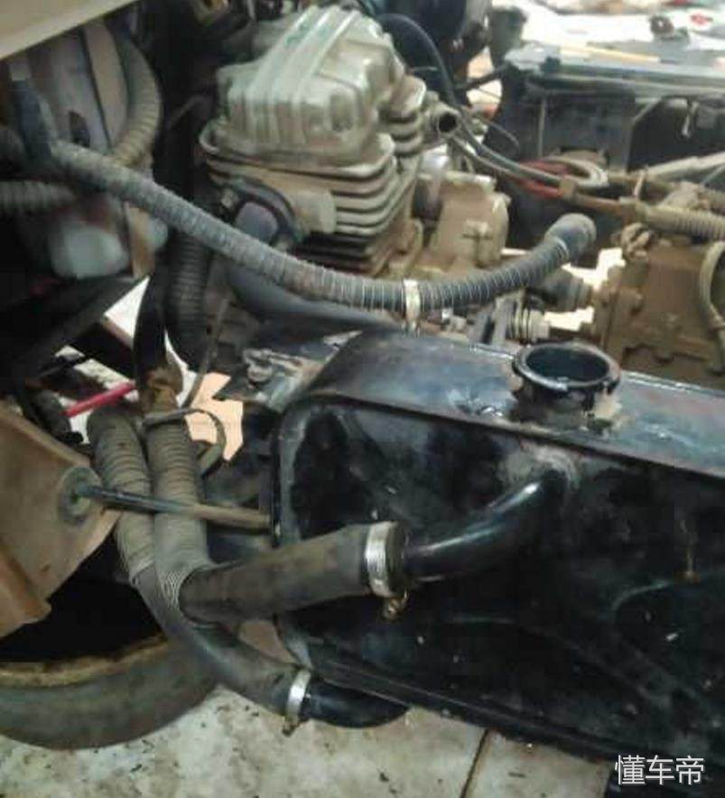 水冷摩托高温骑着突然断油,水冷摩托车烧机油是咋回事