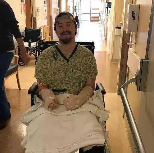 结局感人!男子沉迷游戏疯狂吃鸡,被女友用武士刀砍伤