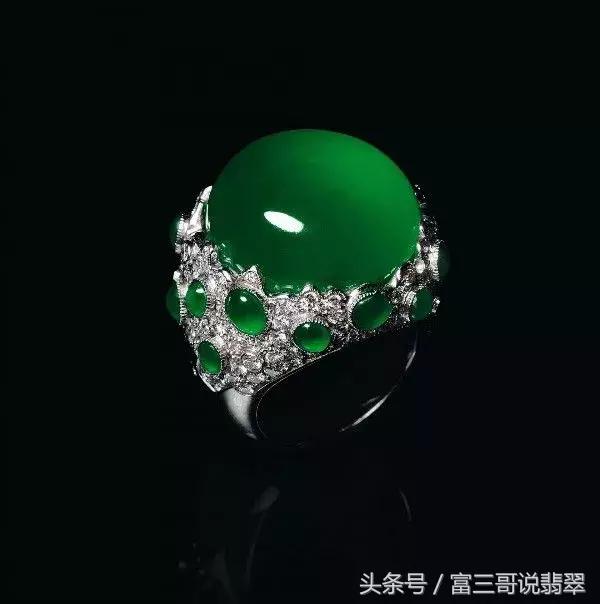 这种绿不叫帝王绿，这是翡翠中的薄水料、挖底货？