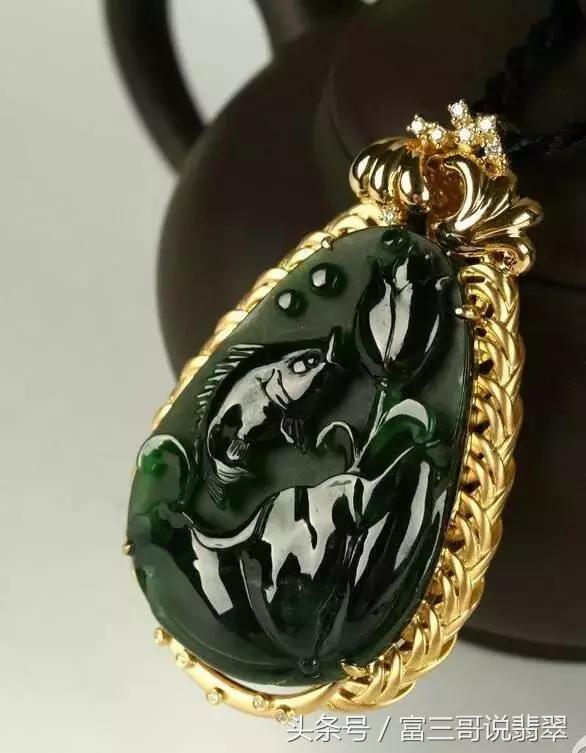 这种绿不叫帝王绿，这是翡翠中的薄水料、挖底货？