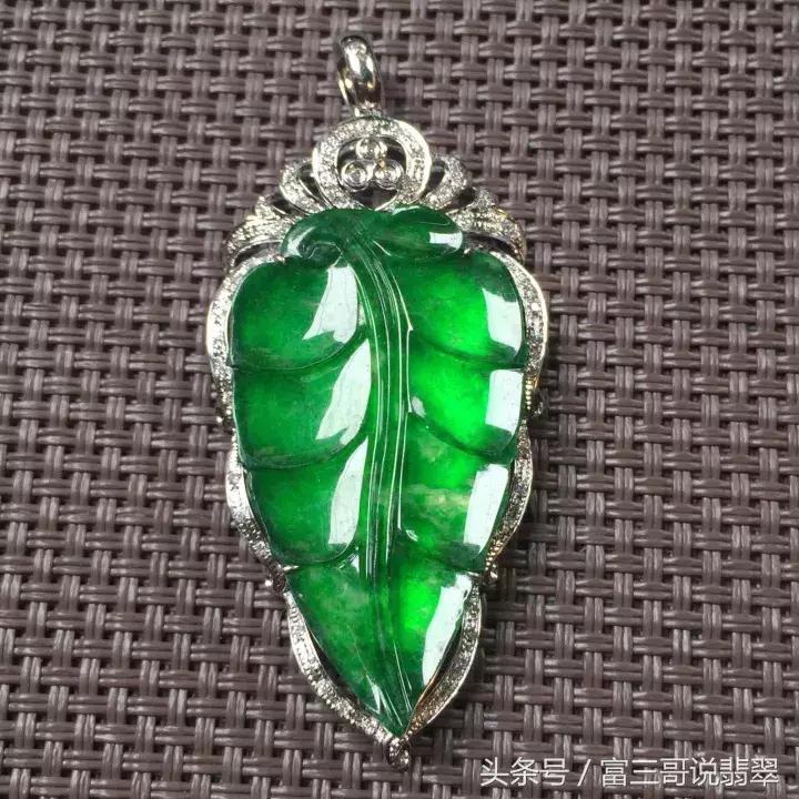 这种绿不叫帝王绿，这是翡翠中的薄水料、挖底货？